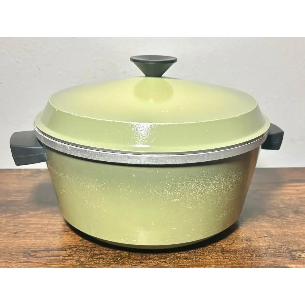 Vintage 1960s Colorama by Regal Avocado Green Aluminum 4 QT Dutch Oven with lid